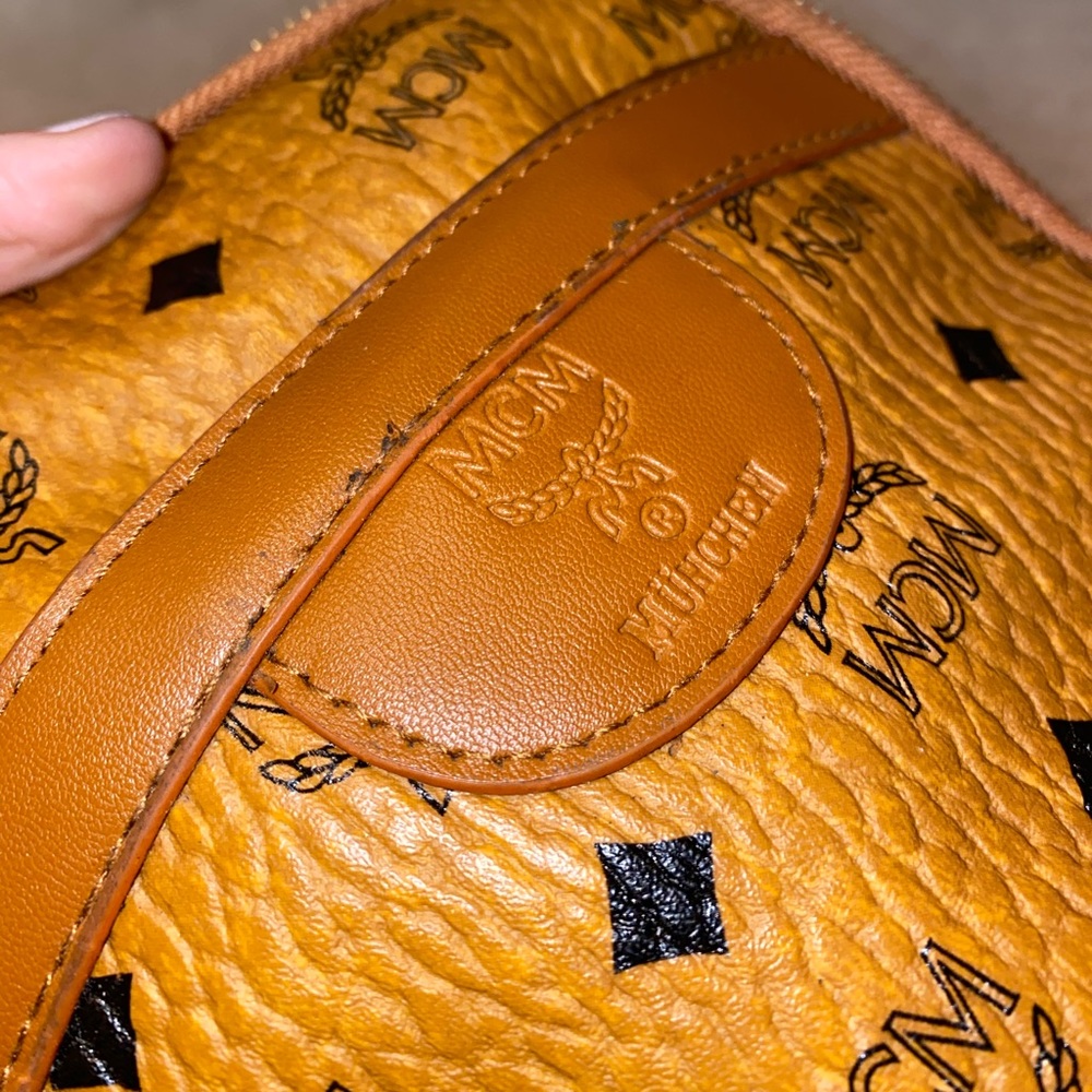 MCM CROSS BODY